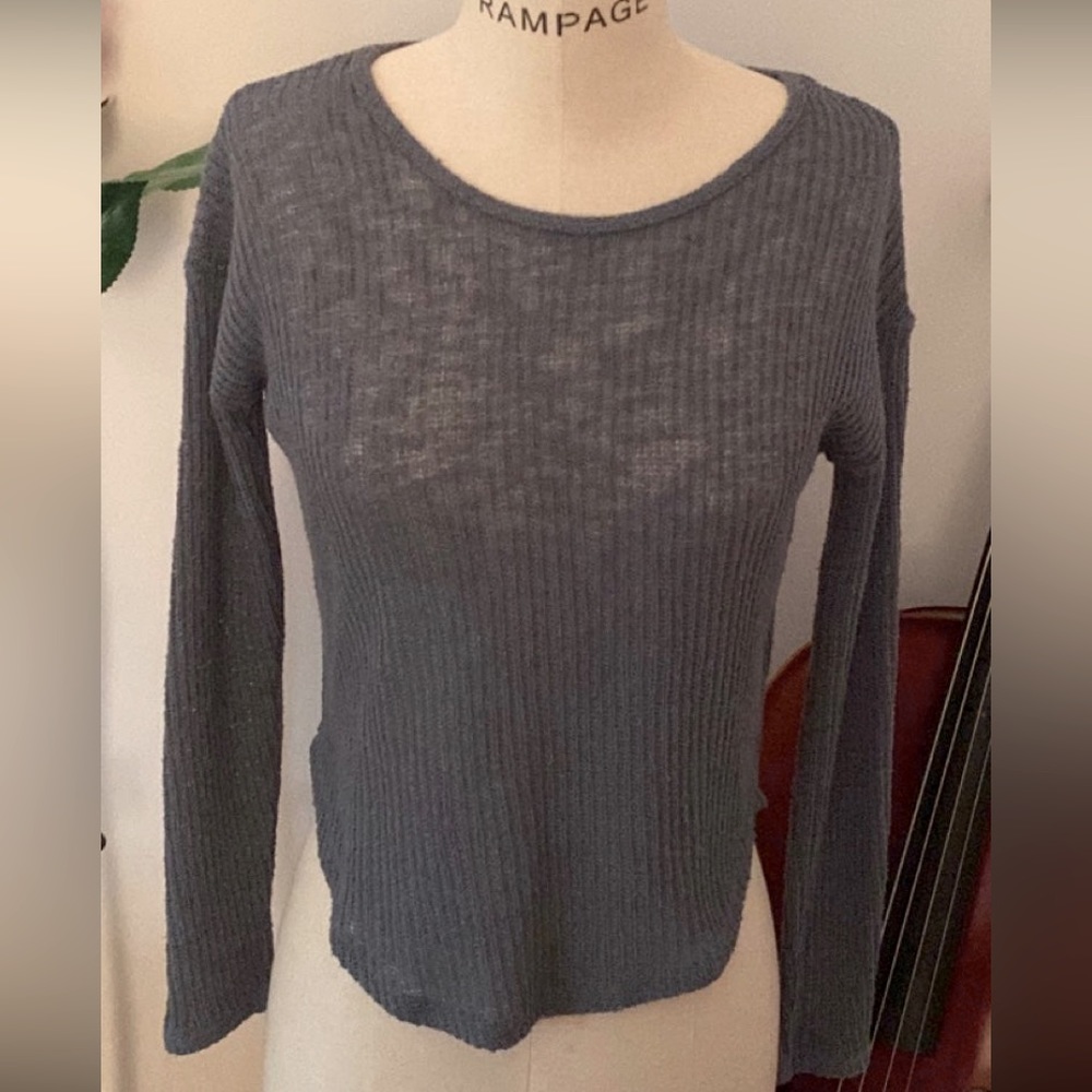 Aéropostal Open back knitted shirt